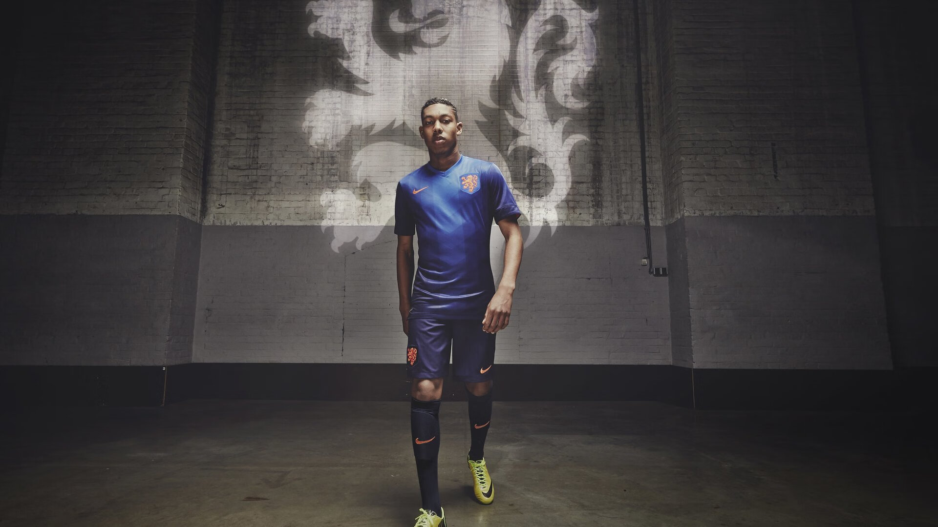 23岁新星打破尘封15年世界纪录,田径史迎来崭新篇章